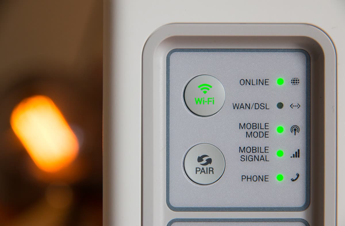 Status lights on a home broadband router