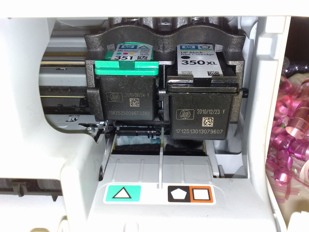 HP ink cartridges installed in the printer's cartridge carriage